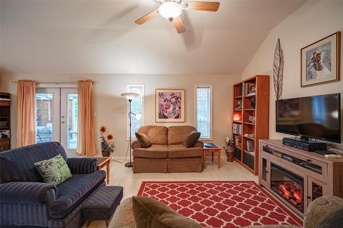 114 Bass Road, Enderby, BC - Indoor Photo Showing Living Room