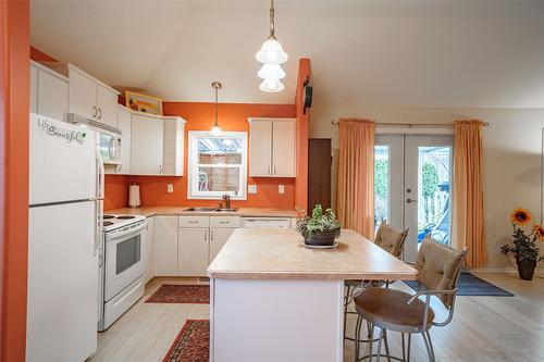 114 Bass Road, Enderby, BC - Indoor Photo Showing Kitchen