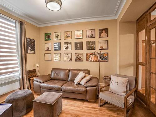 Salon - 384 Av. Desmarchais, Montréal (Verdun/Île-Des-Soeurs), QC - Indoor Photo Showing Living Room