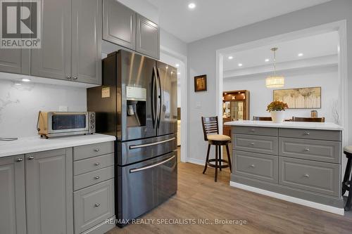 1106 Cumming Boulevard, Milton, ON - Indoor Photo Showing Kitchen