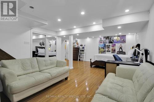 1106 Cumming Boulevard, Milton, ON - Indoor Photo Showing Living Room