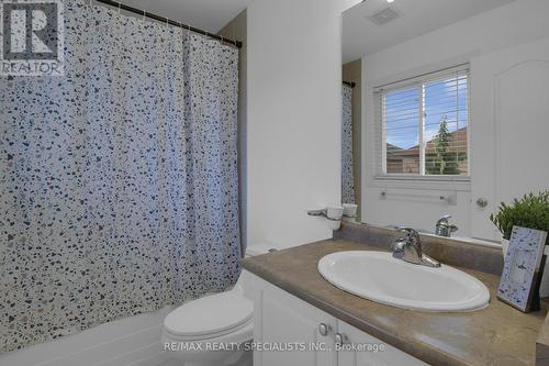 1106 Cumming Boulevard, Milton, ON - Indoor Photo Showing Bathroom