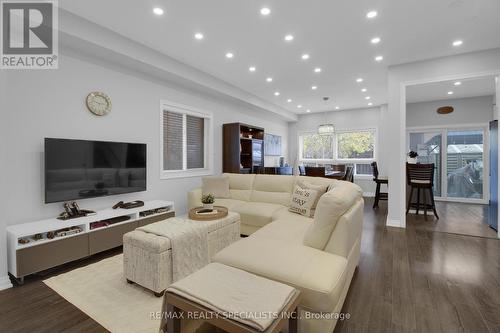 1106 Cumming Boulevard, Milton, ON - Indoor Photo Showing Living Room