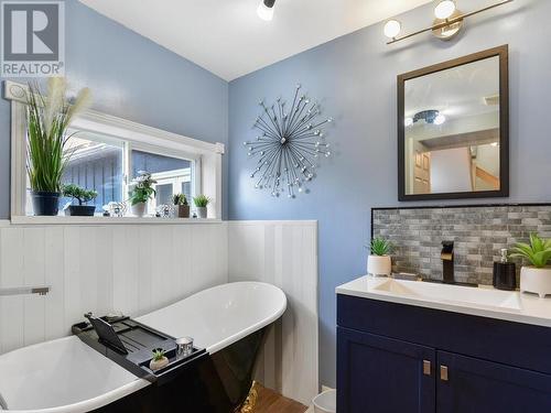 4775 Algonquin Road, Augusta (809 - Augusta Twp), ON - Indoor Photo Showing Bathroom