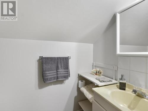 4775 Algonquin Road, Augusta (809 - Augusta Twp), ON - Indoor Photo Showing Bathroom