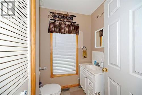 4775 Algonquin Road, Augusta (809 - Augusta Twp), ON - Indoor Photo Showing Bathroom