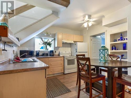 4775 Algonquin Road, Augusta (809 - Augusta Twp), ON - Indoor Photo Showing Kitchen