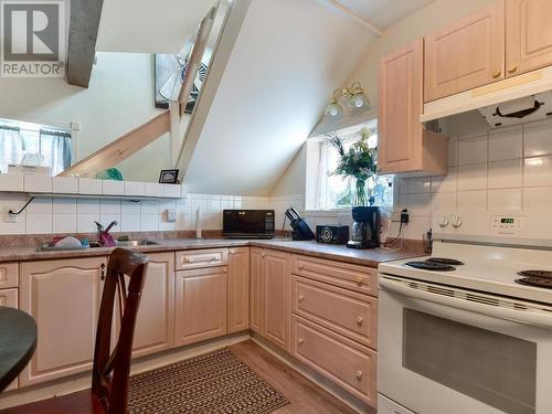 4775 Algonquin Road, Augusta (809 - Augusta Twp), ON - Indoor Photo Showing Kitchen