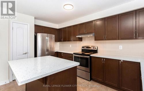 16 Quillberry Close, Brampton, ON - Indoor Photo Showing Kitchen