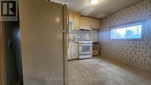 17 Argyle Street, Southwest Middlesex (Appin), ON - Indoor Photo Showing Kitchen