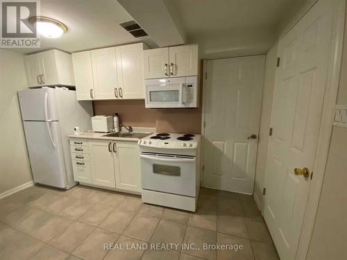 Bsmt 28 Lina Marra Drive, Vaughan, ON - Indoor Photo Showing Kitchen