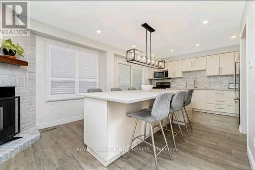 19 Mckinnon Avenue, Halton Hills, ON - Indoor Photo Showing Kitchen With Upgraded Kitchen