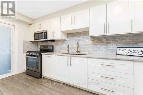 19 Mckinnon Avenue, Halton Hills, ON - Indoor Photo Showing Kitchen