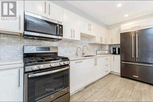 19 Mckinnon Avenue, Halton Hills, ON - Indoor Photo Showing Kitchen