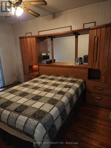 25 Foxwell Street, Toronto, ON - Indoor Photo Showing Bedroom