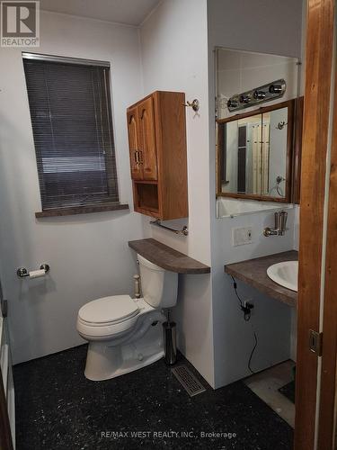 25 Foxwell Street, Toronto, ON - Indoor Photo Showing Bathroom