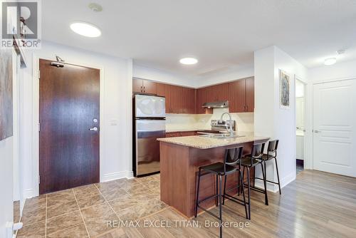 908 - 7 North Park Road, Vaughan, ON - Indoor Photo Showing Kitchen