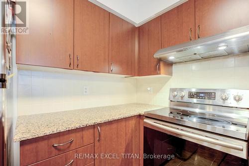 908 - 7 North Park Road, Vaughan, ON - Indoor Photo Showing Kitchen