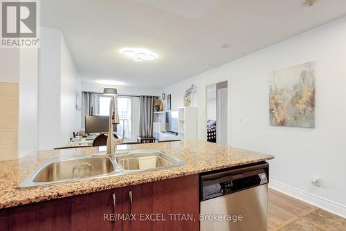 908 - 7 North Park Road, Vaughan, ON - Indoor Photo Showing Kitchen With Double Sink