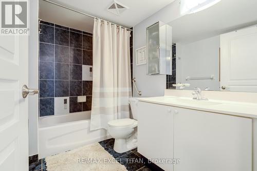 908 - 7 North Park Road, Vaughan, ON - Indoor Photo Showing Bathroom