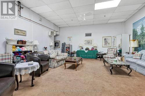 202 - 1389 White Oaks Boulevard, Oakville, ON - Indoor Photo Showing Living Room