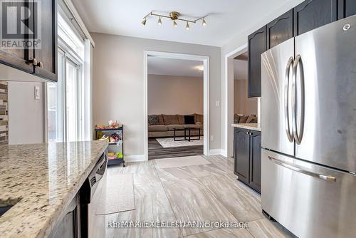 113 Destino Crescent, Vaughan, ON - Indoor Photo Showing Kitchen With Upgraded Kitchen