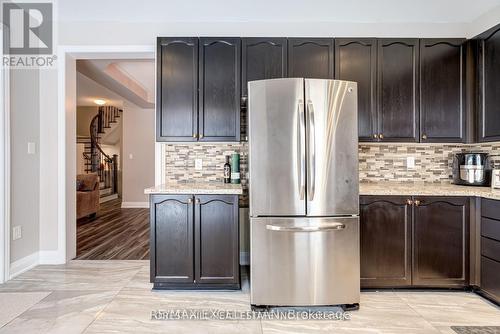 113 Destino Crescent, Vaughan, ON - Indoor Photo Showing Kitchen