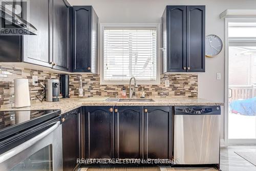 113 Destino Crescent, Vaughan, ON - Indoor Photo Showing Kitchen With Upgraded Kitchen