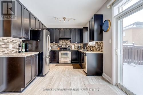 113 Destino Crescent, Vaughan, ON - Indoor Photo Showing Kitchen With Upgraded Kitchen