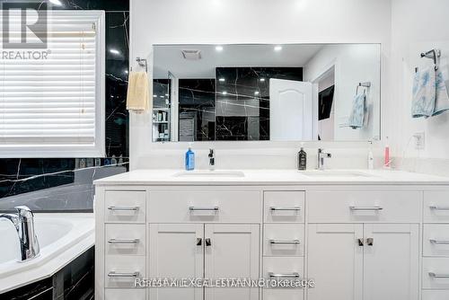 113 Destino Crescent, Vaughan, ON - Indoor Photo Showing Bathroom