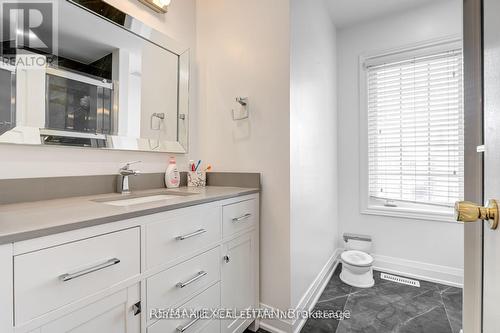 113 Destino Crescent, Vaughan, ON - Indoor Photo Showing Bathroom