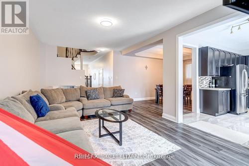 113 Destino Crescent, Vaughan, ON - Indoor Photo Showing Living Room