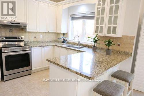 2309 Coronation Drive, Oakville, ON - Indoor Photo Showing Kitchen With Double Sink With Upgraded Kitchen