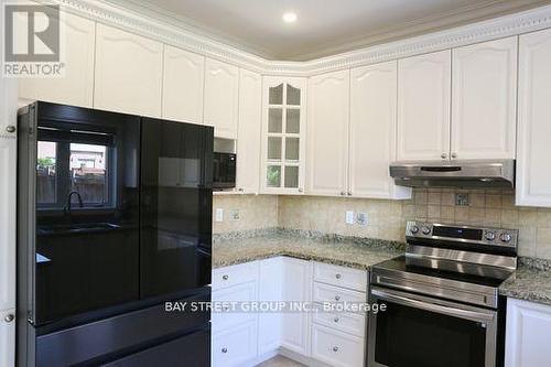 2309 Coronation Drive, Oakville, ON - Indoor Photo Showing Kitchen