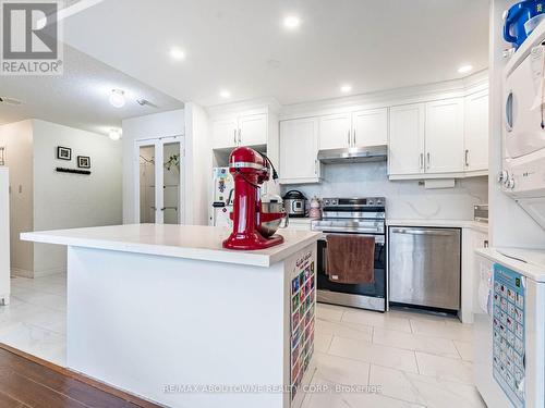 1012 - 3700 Kaneff Crescent, Mississauga, ON - Indoor Photo Showing Kitchen With Stainless Steel Kitchen