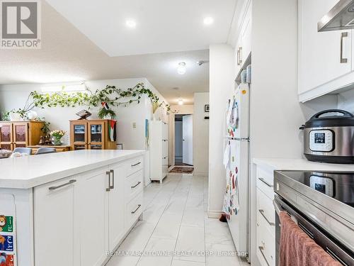 1012 - 3700 Kaneff Crescent, Mississauga, ON - Indoor Photo Showing Kitchen