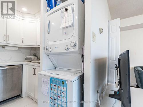 1012 - 3700 Kaneff Crescent, Mississauga, ON - Indoor Photo Showing Laundry Room