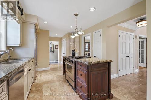 1648 Acorn Lane, Pickering, ON - Indoor Photo Showing Kitchen With Double Sink With Upgraded Kitchen