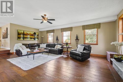 1648 Acorn Lane, Pickering, ON - Indoor Photo Showing Living Room