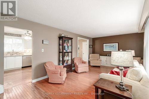 12 School Road, Shelburne, ON - Indoor Photo Showing Living Room