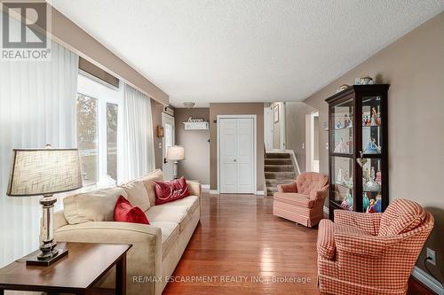 12 School Road, Shelburne, ON - Indoor Photo Showing Living Room