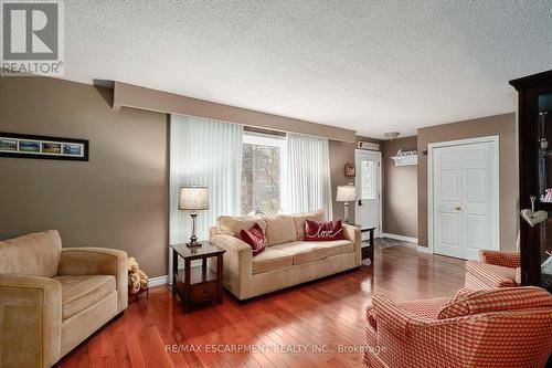 12 School Road, Shelburne, ON - Indoor Photo Showing Living Room