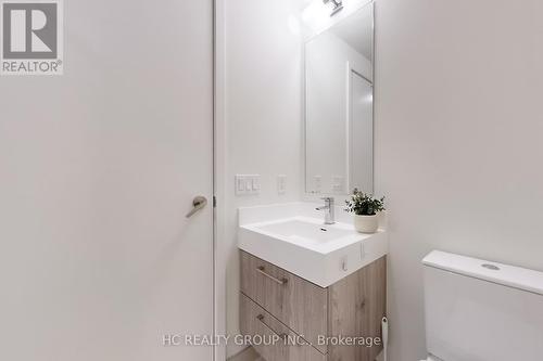 2902 - 1 Yorkville Avenue, Toronto, ON - Indoor Photo Showing Bathroom