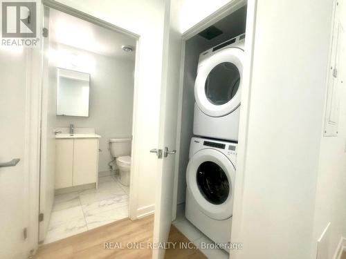 211 - 181 Sheppard Avenue E, Toronto, ON - Indoor Photo Showing Laundry Room