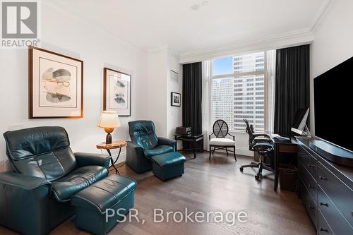 3604 - 311 Bay Street, Toronto, ON - Indoor Photo Showing Living Room