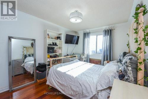 235 Hansen Road, Brampton, ON - Indoor Photo Showing Bedroom