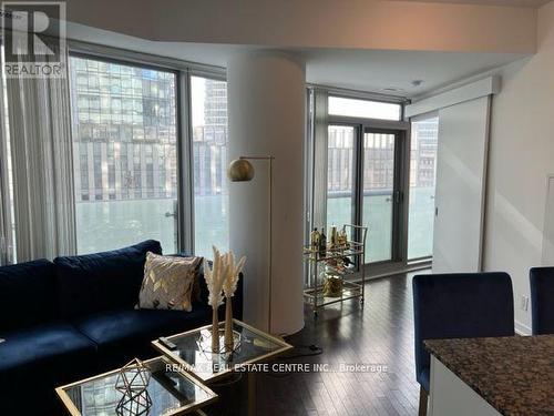 302 - 12 York Street, Toronto, ON - Indoor Photo Showing Living Room