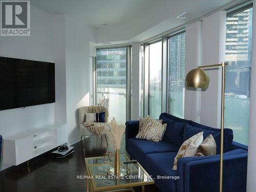 302 - 12 York Street, Toronto, ON - Indoor Photo Showing Living Room