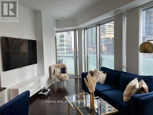 302 - 12 York Street, Toronto, ON - Indoor Photo Showing Living Room