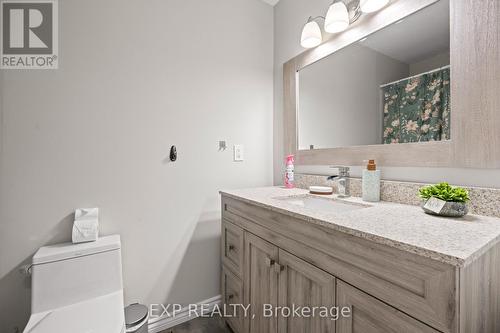 9 Waddington Crescent, Barrie, ON - Indoor Photo Showing Bathroom